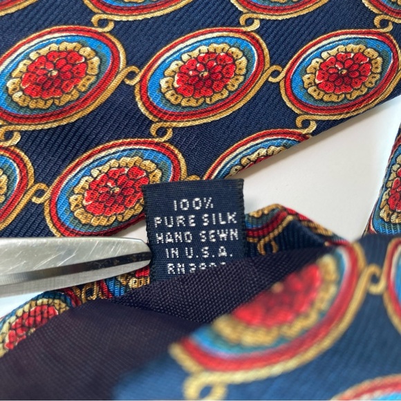 Burberrys of London Vintage Navy Blue Silk Neck Tie Red Flowers Hand Sewn In USA - Picture 5 of 7